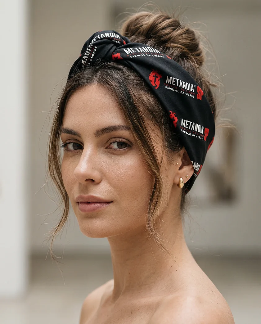 Bandana Metanoia Radical usada como faixa